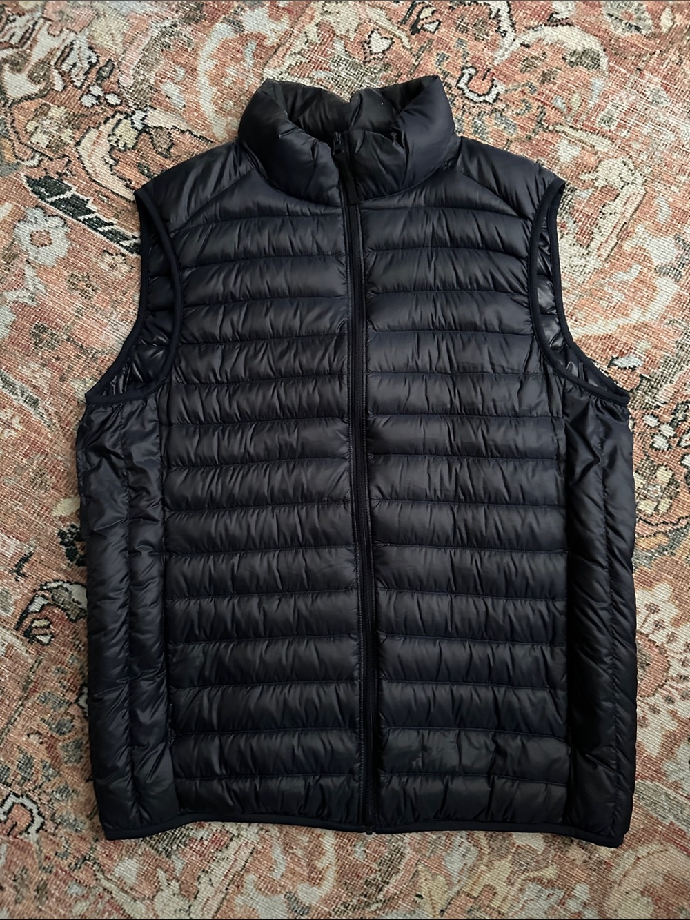 Uniqlo Men's Navy Blue Quilted Lightweight Puffer Vest Medium